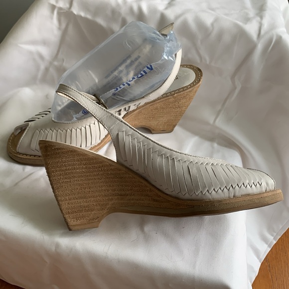 Kenneth Cole “I’m a Star” stacked wedge braided leather sandals - Picture 3 of 6